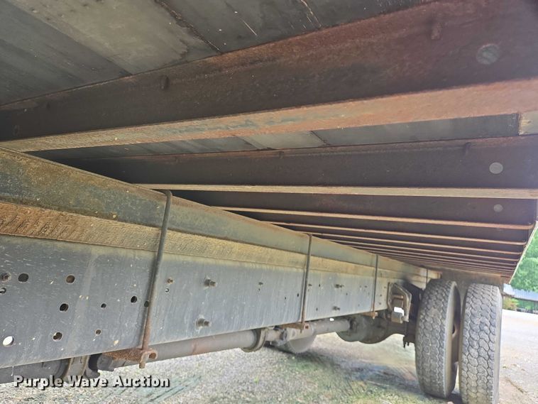 image for item DW7054 2003 International 4200 box truck