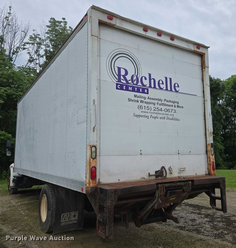 image for item DW7054 2003 International 4200 box truck