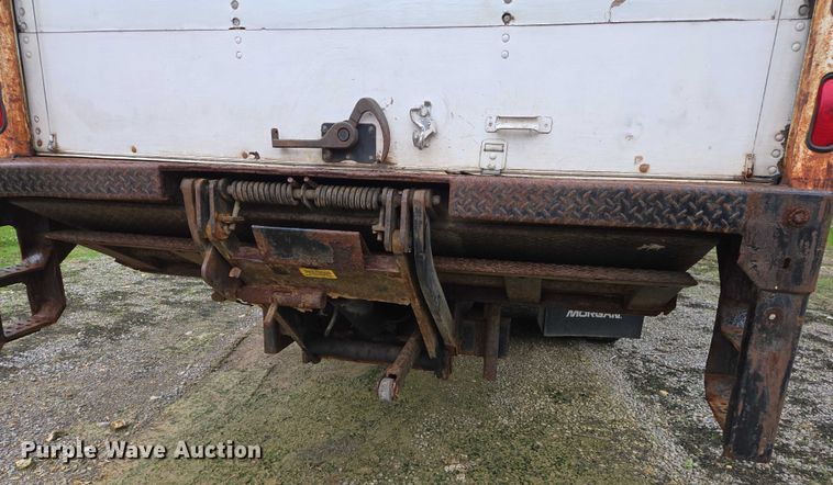 image for item DW7054 2003 International 4200 box truck