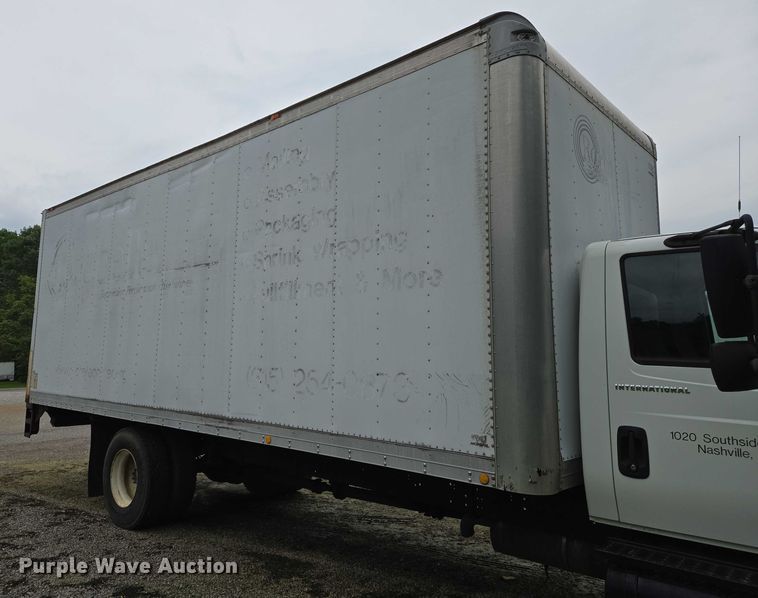 image for item DW7054 2003 International 4200 box truck