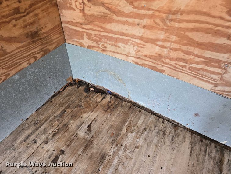 image for item DW7054 2003 International 4200 box truck