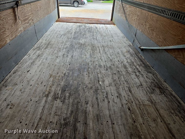 image for item DW7054 2003 International 4200 box truck