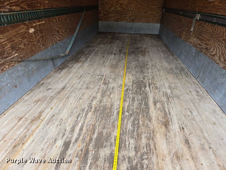 image for item DW7054 2003 International 4200 box truck