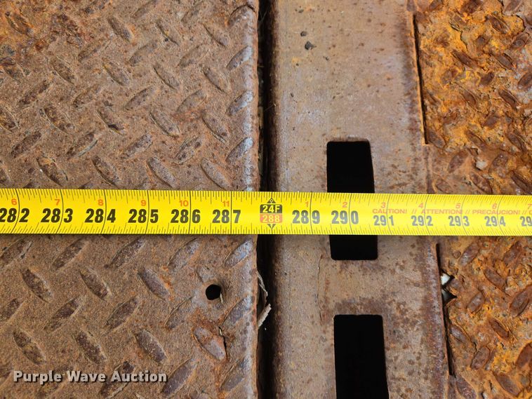 image for item DW7054 2003 International 4200 box truck