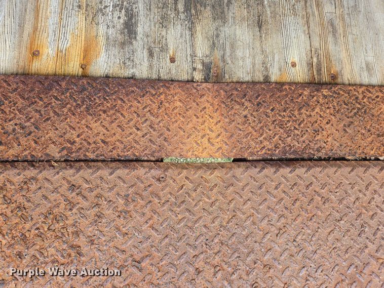 image for item DW7054 2003 International 4200 box truck