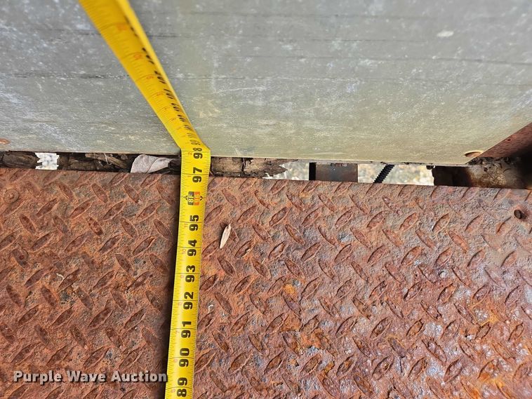 image for item DW7054 2003 International 4200 box truck