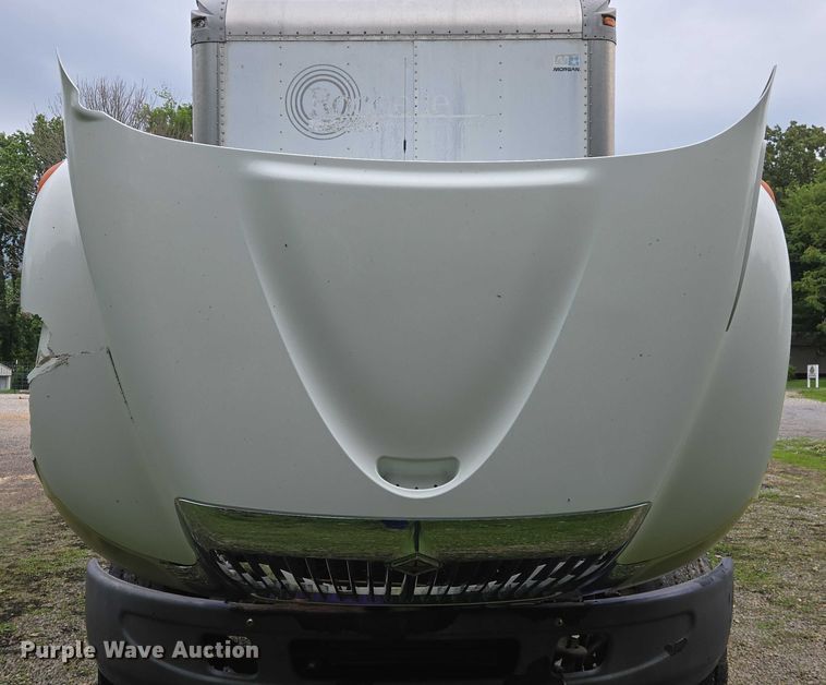 image for item DW7054 2003 International 4200 box truck