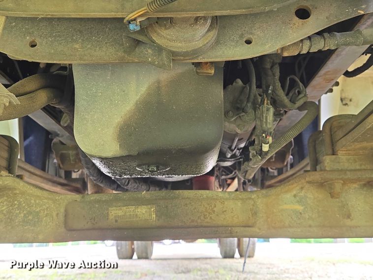 image for item DW7054 2003 International 4200 box truck