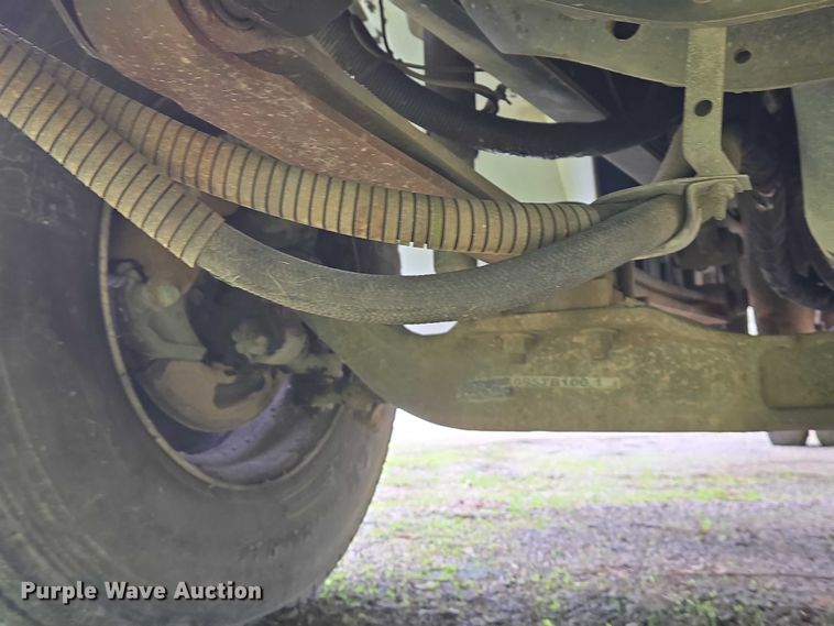 image for item DW7054 2003 International 4200 box truck