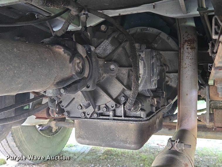 image for item DW7054 2003 International 4200 box truck