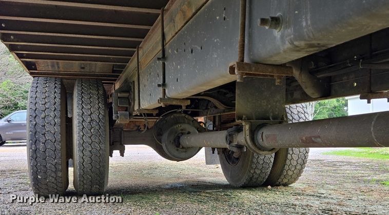 image for item DW7054 2003 International 4200 box truck