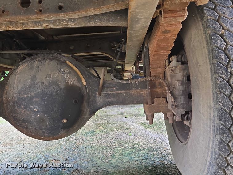 image for item DW7054 2003 International 4200 box truck