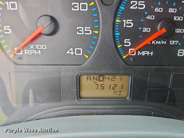 image for item DW7054 2003 International 4200 box truck