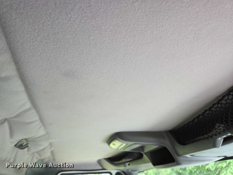 image for item DW7054 2003 International 4200 box truck