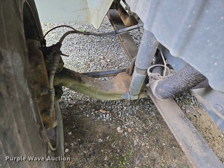 image for item DW7054 2003 International 4200 box truck