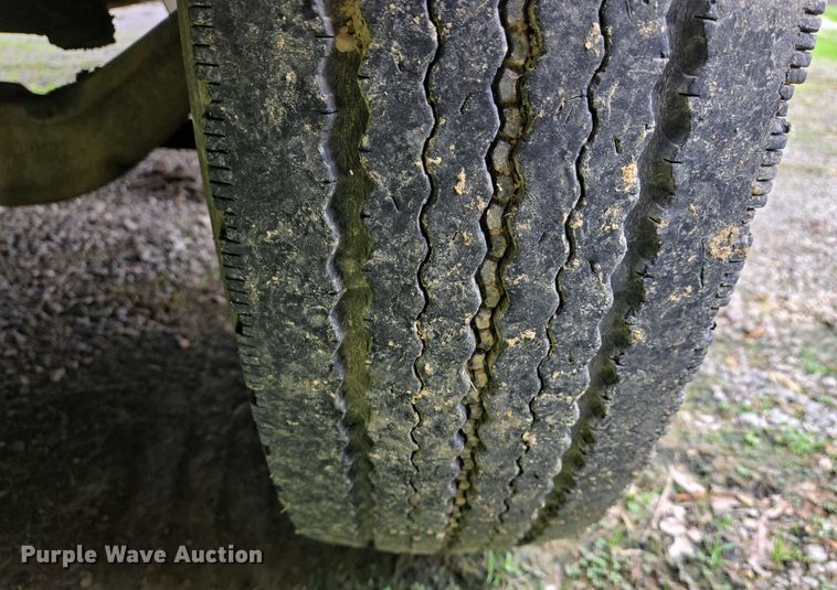 image for item DW7054 2003 International 4200 box truck