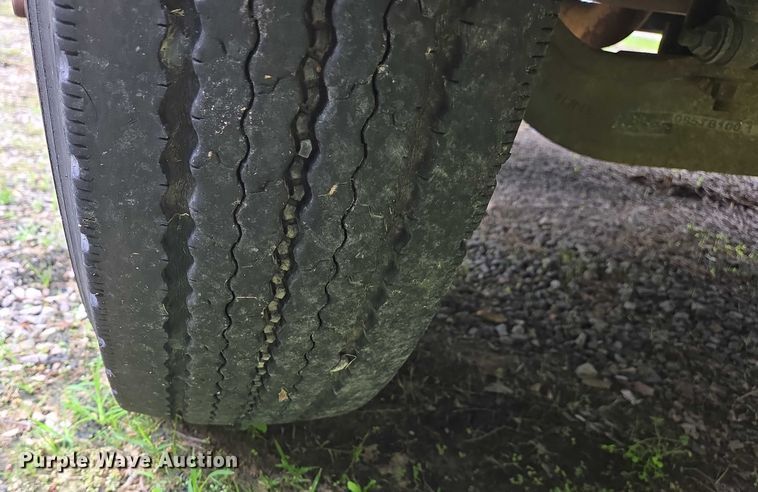 image for item DW7054 2003 International 4200 box truck