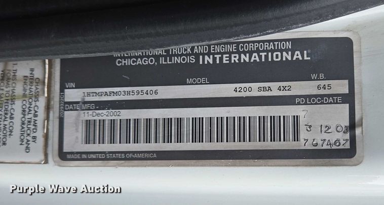 image for item DW7054 2003 International 4200 box truck