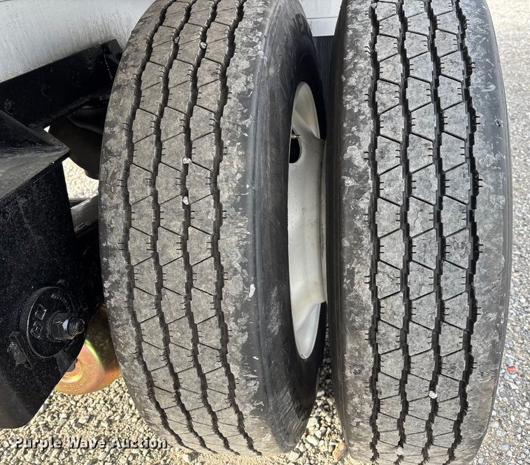 image for item DW7322 2008 Reitnour flatbed trailer