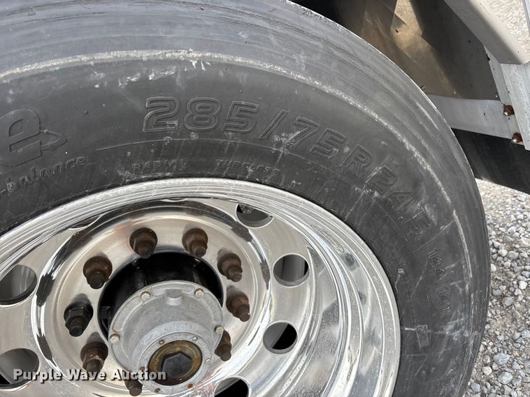 image for item DW7322 2008 Reitnour flatbed trailer