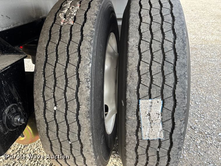 image for item DW7322 2008 Reitnour flatbed trailer