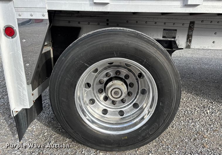 image for item DW7322 2008 Reitnour flatbed trailer