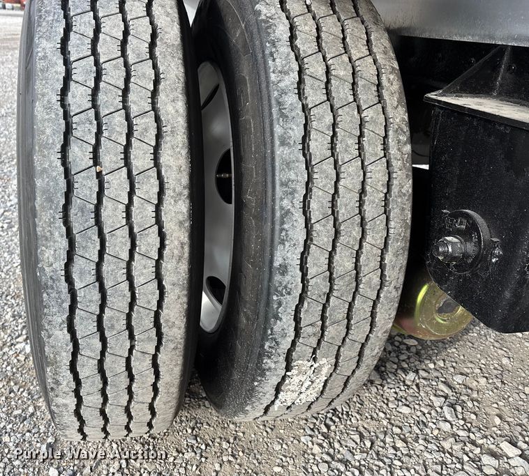 image for item DW7322 2008 Reitnour flatbed trailer