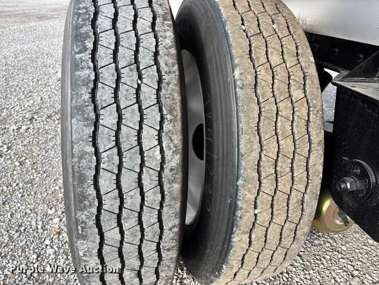 image for item DW7322 2008 Reitnour flatbed trailer