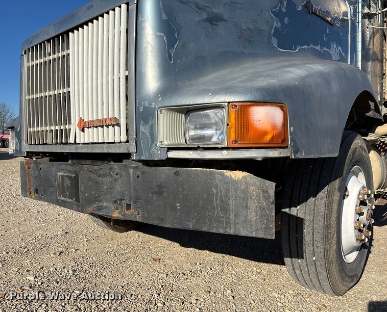 image for item DW7343 1991 International 9400 grapple truck 