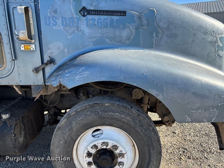 image for item DW7343 1991 International 9400 grapple truck 