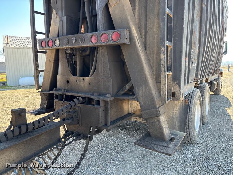image for item DW7343 1991 International 9400 grapple truck 