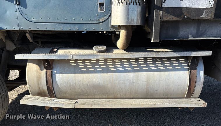 image for item DW7343 1991 International 9400 grapple truck 