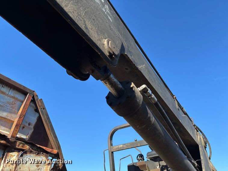 image for item DW7343 1991 International 9400 grapple truck 