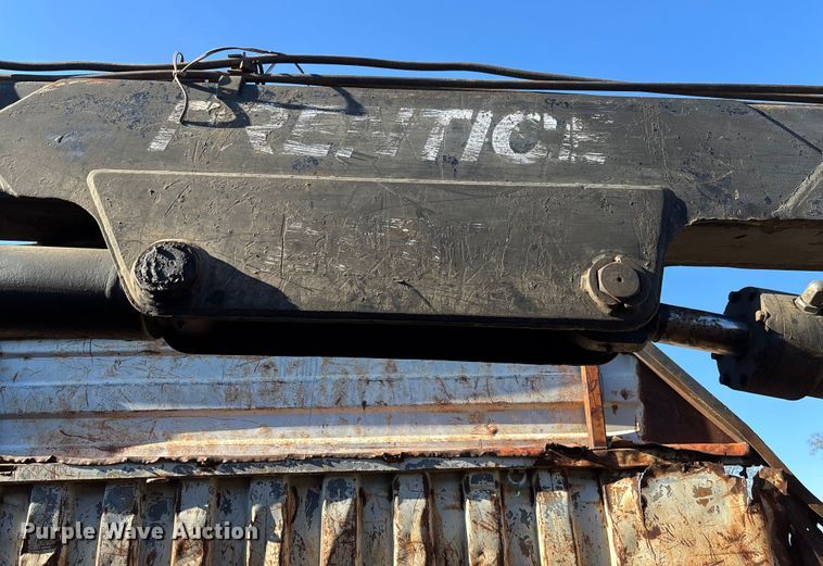 image for item DW7343 1991 International 9400 grapple truck 