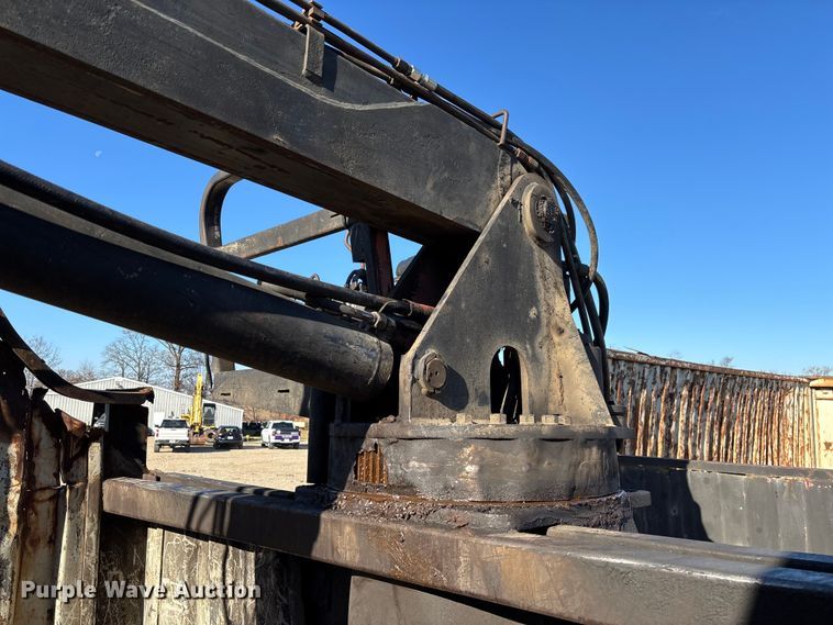 image for item DW7343 1991 International 9400 grapple truck 