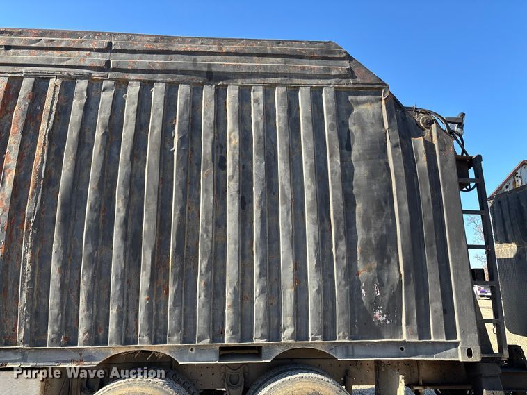 image for item DW7343 1991 International 9400 grapple truck 