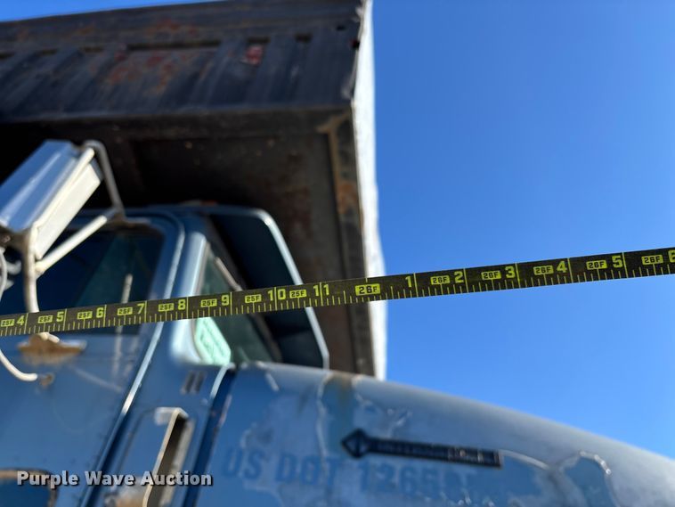 image for item DW7343 1991 International 9400 grapple truck 