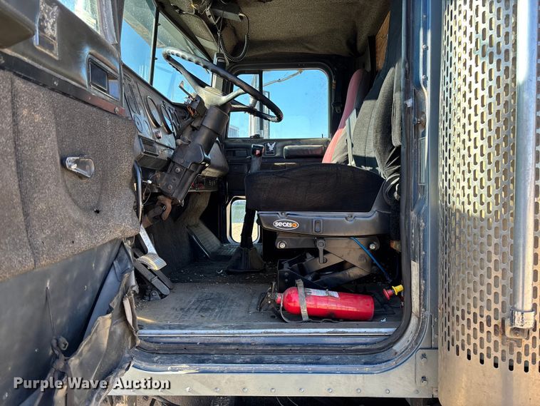 image for item DW7343 1991 International 9400 grapple truck 