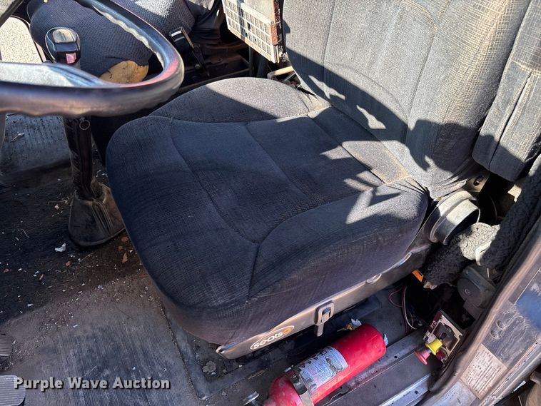 image for item DW7343 1991 International 9400 grapple truck 