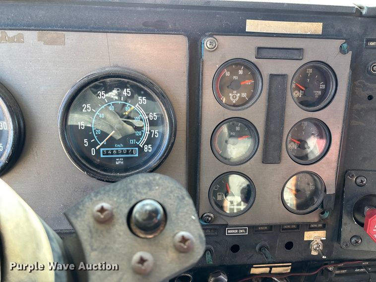 image for item DW7343 1991 International 9400 grapple truck 