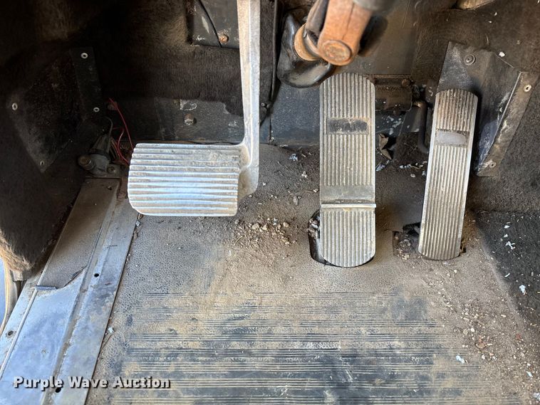 image for item DW7343 1991 International 9400 grapple truck 