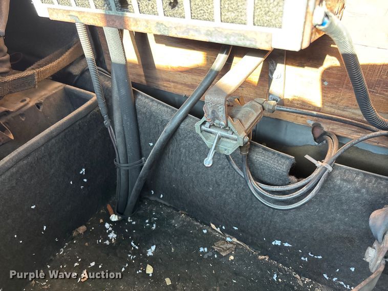 image for item DW7343 1991 International 9400 grapple truck 