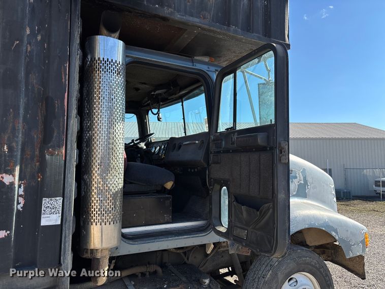 image for item DW7343 1991 International 9400 grapple truck 