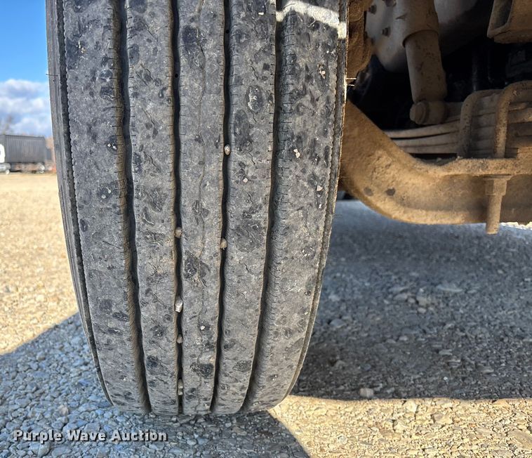 image for item DW7343 1991 International 9400 grapple truck 