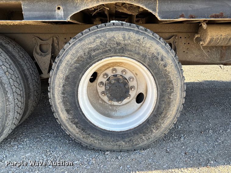 image for item DW7343 1991 International 9400 grapple truck 