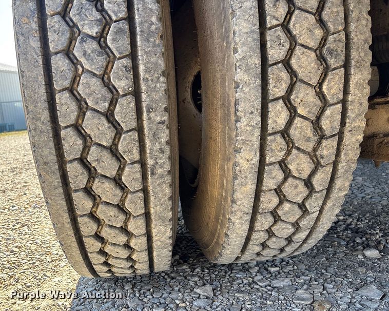 image for item DW7343 1991 International 9400 grapple truck 