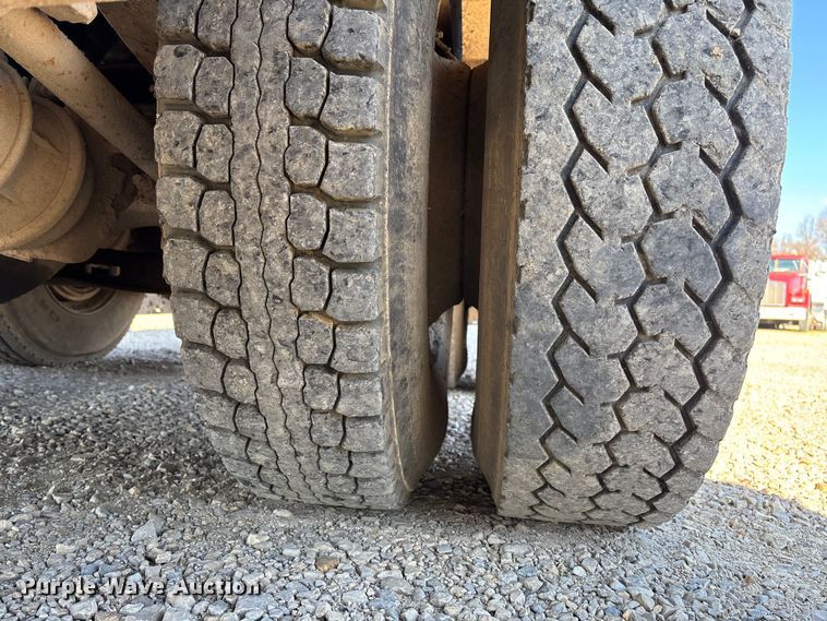 image for item DW7343 1991 International 9400 grapple truck 