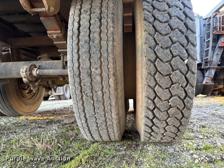 image for item DW7343 1991 International 9400 grapple truck 