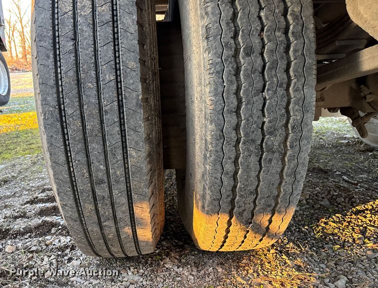 image for item DW7343 1991 International 9400 grapple truck 