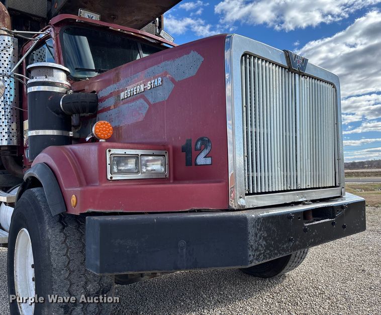 image for item DW7344 1993 Western Star 4900 crane grapple truck 